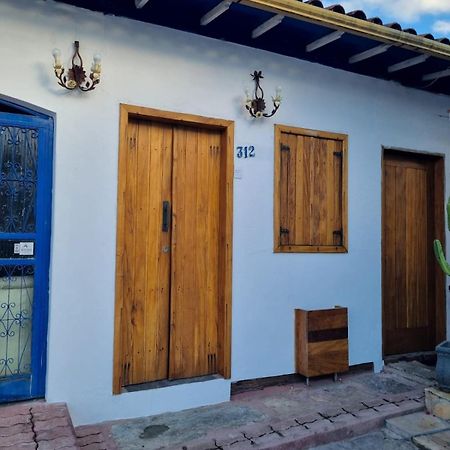 Pousada Casa Da Cintia Диамантина Экстерьер фото